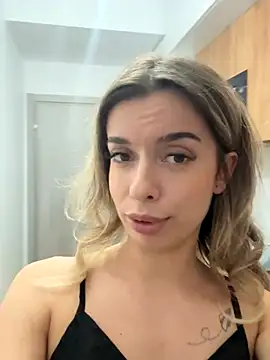 Snapshot of LollyShine chatting on December 20, 11:12 pm LollyShine online show from December 20, 11:12 pm