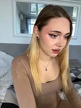 LunaMillie online show from September 16, 8:37 am