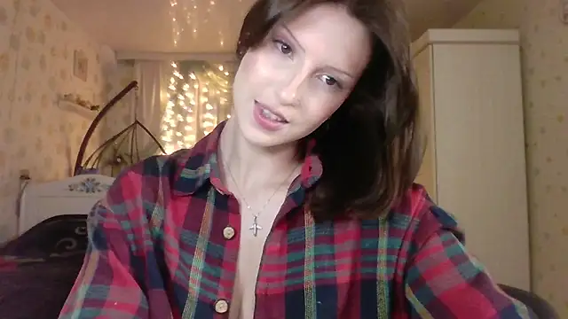 RuxaShade online show from December 18, 12:44 pm