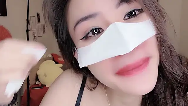 Snapshot of MaiLiiil chatting on November 6, 2:40 pm MaiLiiil online show from November 6, 2:40 pm