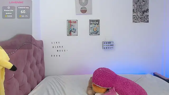 Laramucci online show from November 9, 7:45 pm