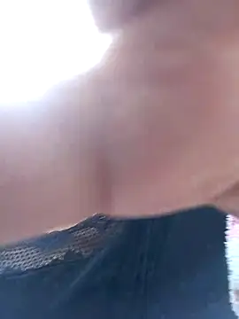 Snapshot of lauramartins7 chatting on December 5, 5:20 pm lauramartins7 online show from December 5, 5:20 pm