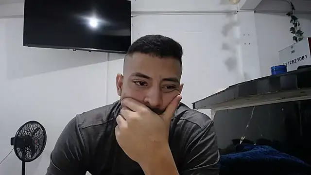 Snapshot of yohacriss chatting on October 15, 5:07 am yohacriss online show from October 15, 5:07 am