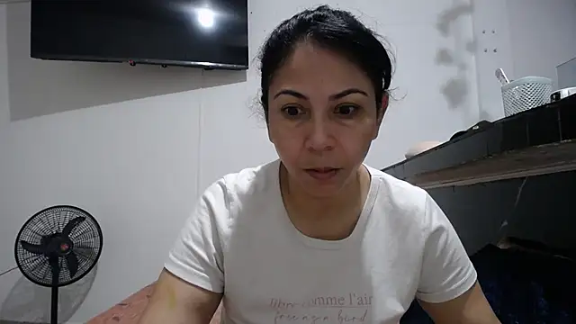 Snapshot of yohacriss chatting on October 20, 8:09 pm yohacriss online show from October 20, 8:09 pm