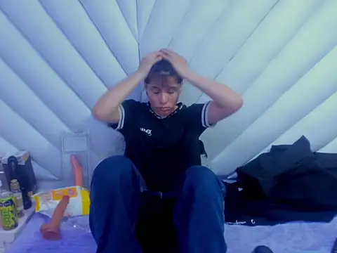 Snapshot of Bruno_Cruzz chatting on November 30, 3:43 am Bruno Cruzz online show from November 30, 3:43 am