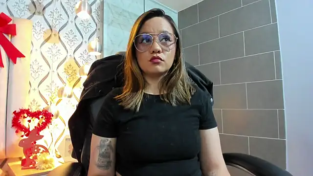 Sky Junne online show from November 14, 5:44 pm