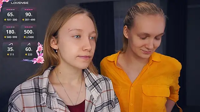 Snapshot of EarnestineGyllenband chatting on October 26, 6:30 am EarnestineGyllenband online show from October 26, 6:30 am