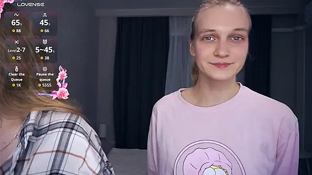 Snapshot of EarnestineGyllenband chatting on October 28, 6:28 am EarnestineGyllenband online show from October 28, 6:28 am