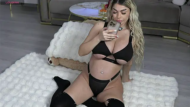 Ellyxxxelly online show from October 13, 4:51 pm