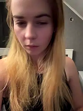 Snapshot of ellieen chatting on October 18, 9:37 pm ellieen online show from October 18, 9:37 pm