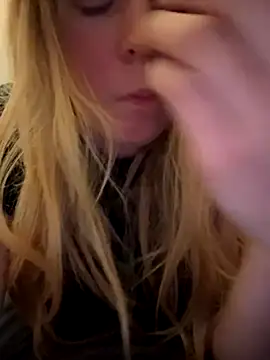 Snapshot of ellieen chatting on November 22, 11:15 pm ellieen online show from November 22, 11:15 pm