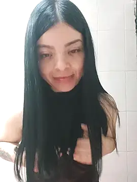 Snapshot of LunaJacobs chatting on April 22, 10:22 pm LunaJacobs online show from April 22, 10:22 pm