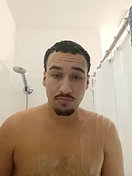 Snapshot of Jadriel23 chatting on October 8, 3:37 am Jadriel23 online show from October 8, 3:37 am