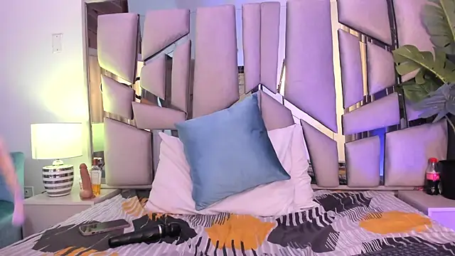 Snapshot of _valeria_saenz_ chatting on October 30, 8:27 am valeria saenz online show from October 30, 8:27 am