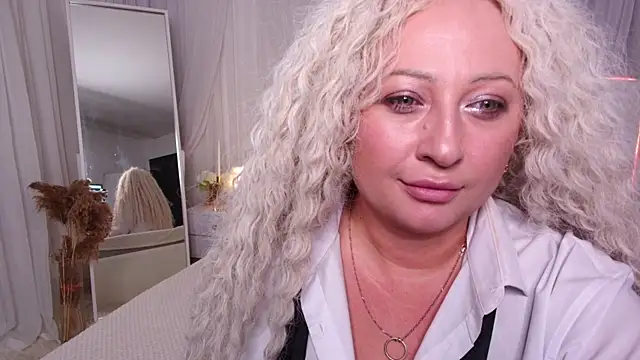 Snapshot of Lilit_1Love chatting on September 27, 4:45 pm Lilit 1Love online show from September 27, 4:45 pm