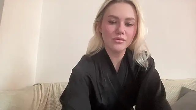 Snapshot of ElaraLuxxxe chatting on September 29, 10:09 am ElaraLuxxxe online show from September 29, 10:09 am