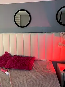 Snapshot of Mila_Hank_ chatting on November 30, 12:14 am Mila Hank online show from November 30, 12:14 am