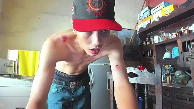 Snapshot of Master_liam00 chatting on December 16, 4:23 pm Master liam00 online show from December 16, 4:23 pm