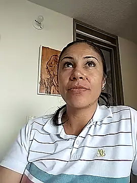 Snapshot of KittyHoleshot87 chatting on October 6, 5:54 pm KittyHoleshot87 online show from October 6, 5:54 pm