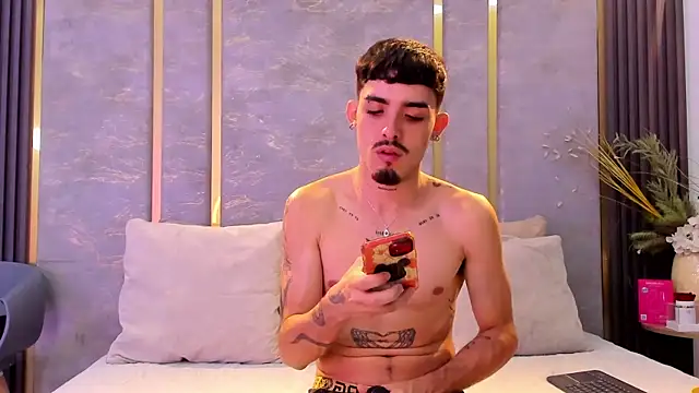 Snapshot of NikoStone_ chatting on October 15, 4:12 am NikoStone online show from October 15, 4:12 am