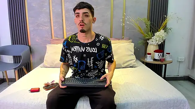 Snapshot of NikoStone_ chatting on October 24, 4:20 am NikoStone online show from October 24, 4:20 am