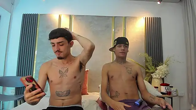 Snapshot of NikoStone_ chatting on November 19, 5:07 am NikoStone online show from November 19, 5:07 am