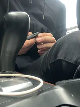 Snapshot of bmwe71 chatting on September 30, 7:35 am bmwe71 online show from September 30, 7:35 am