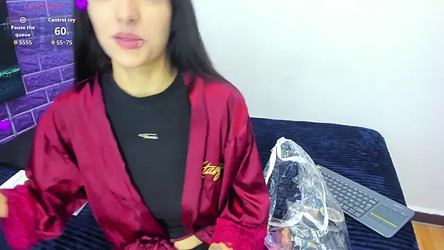 Snapshot of Cora_222 chatting on October 3, 10:56 am Cora 222 online show from October 3, 10:56 am