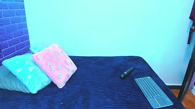 Snapshot of Cora_222 chatting on December 14, 12:10 pm Cora 222 online show from December 14, 12:10 pm