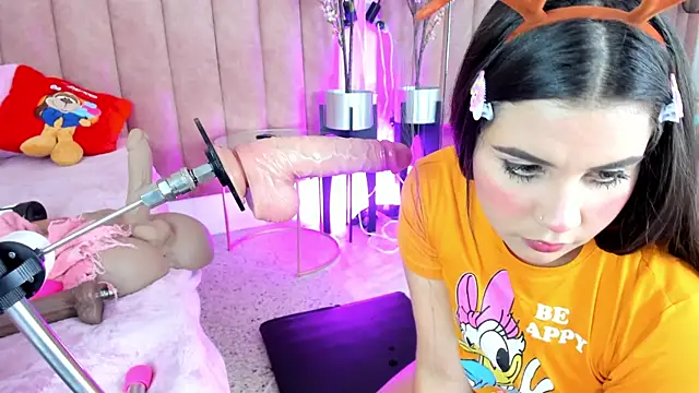 Snapshot of LizzyOlsen chatting on December 3, 5:26 am LizzyOlsen online show from December 3, 5:26 am