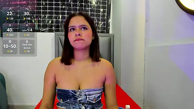 Snapshot of Sofia_villareal chatting on November 18, 12:09 pm Sofia villareal online show from November 18, 12:09 pm