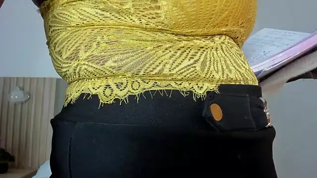 Snapshot of coral15_ chatting on December 16, 2:27 am coral15 online show from December 16, 2:27 am