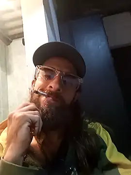 Snapshot of hairy_mannn chatting on November 16, 3:34 am hairy mannn online show from November 16, 3:34 am