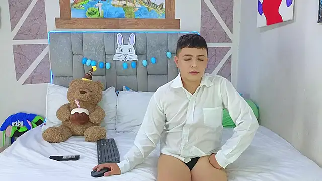 christopher Hot online show from April 6, 8:43 pm