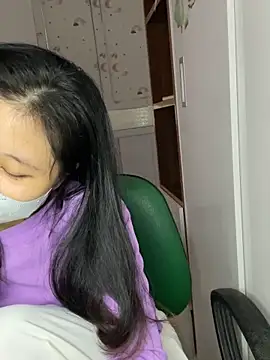 Snapshot of _Mon_23 chatting on December 5, 2:31 am Mon 23 online show from December 5, 2:31 am