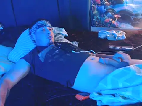 Snapshot of YoBlezz chatting on November 16, 9:04 am YoBlezz online show from November 16, 9:04 am