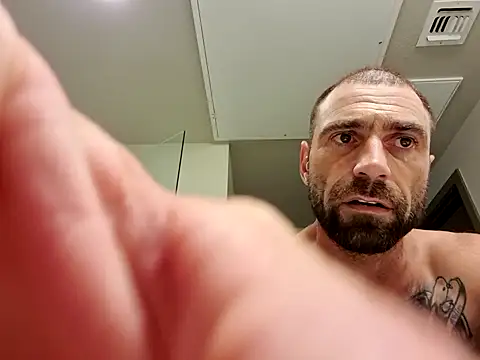 Snapshot of funren6996 chatting on October 3, 6:43 am funren6996 online show from October 3, 6:43 am