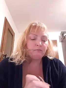 Snapshot of LiluLiluLilu chatting on October 20, 7:03 pm LiluLiluLilu online show from October 20, 7:03 pm