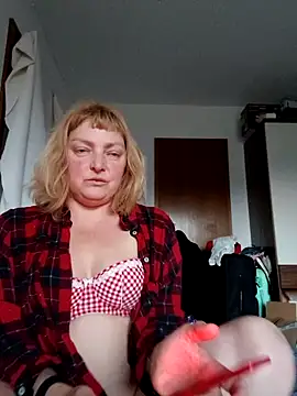 LiluLiluLilu online show from April 18, 5:39 pm