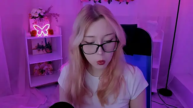 Snapshot of RubyBennett chatting on September 13, 7:08 am RubyBennett online show from September 13, 7:08 am