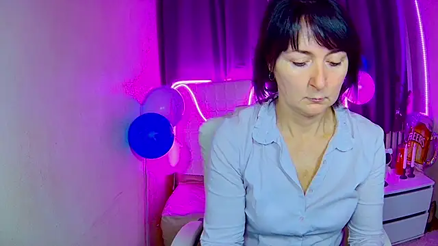 VivianGuchih online show from September 21, 6:04 am