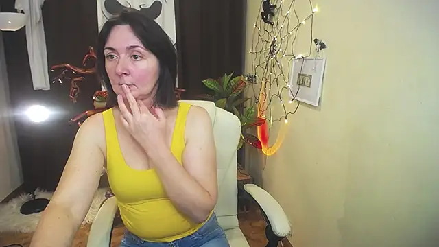 VivianGuchih online show from October 18, 11:55 am