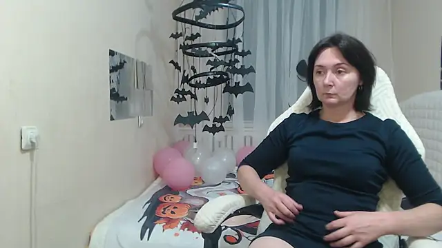 VivianGuchih online show from October 19, 11:55 am