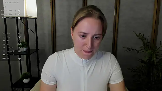 Snapshot of Alice_Cire chatting on October 10, 9:30 am Alice Cire online show from October 10, 9:30 am