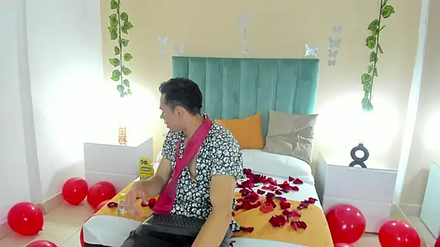 Snapshot of Muscle_Scott chatting on September 20, 12:17 pm Muscle Scott online show from September 20, 12:17 pm