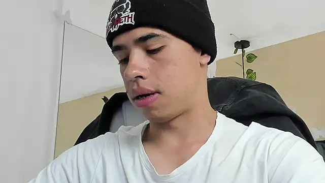 Snapshot of Muscle_Scott chatting on October 6, 12:13 pm Muscle Scott online show from October 6, 12:13 pm