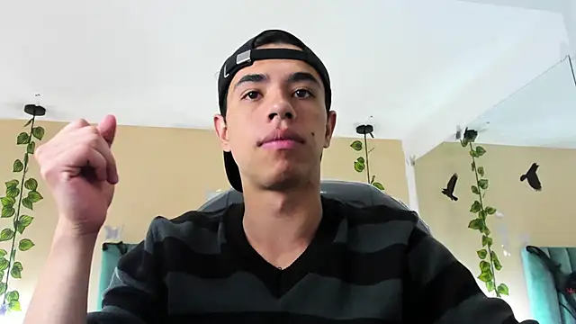 Snapshot of Muscle_Scott chatting on October 14, 12:06 pm Muscle Scott online show from October 14, 12:06 pm