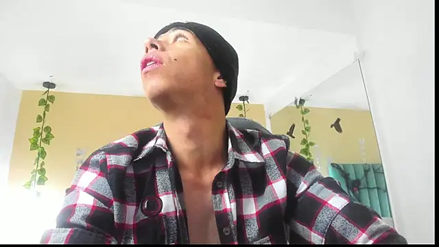 Snapshot of Muscle_Scott chatting on October 21, 12:17 pm Muscle Scott online show from October 21, 12:17 pm