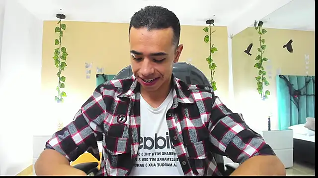 Snapshot of Muscle_Scott chatting on October 25, 12:34 pm Muscle Scott online show from October 25, 12:34 pm