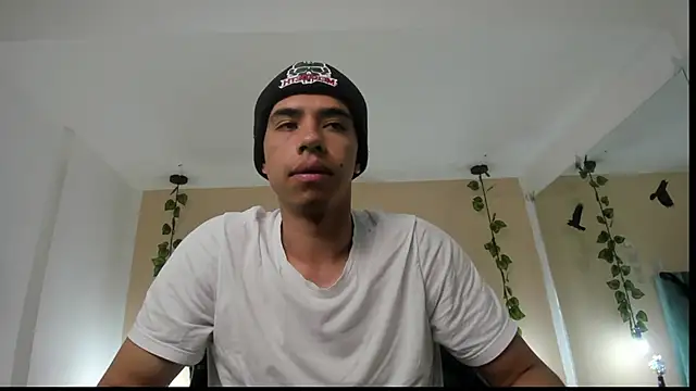 Snapshot of Muscle_Scott chatting on October 28, 12:30 pm Muscle Scott online show from October 28, 12:30 pm